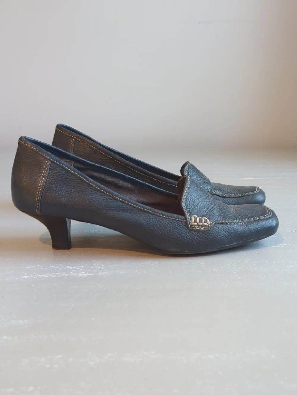 Leather Kitten Heel Loafers Dark‎ Gray size 7.5